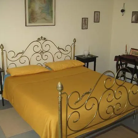 Oda ve Kahvaltı Esedra 3*